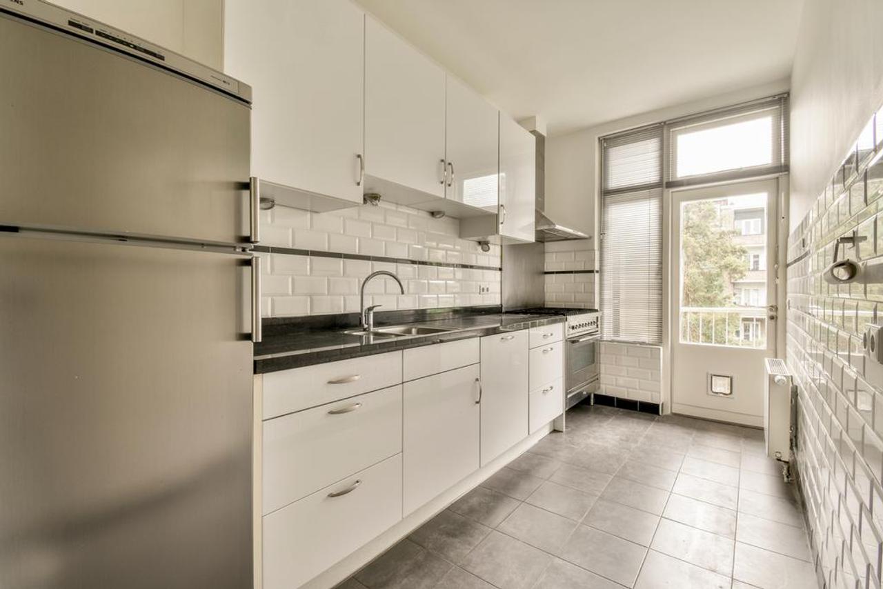 111 m² Apartment with Wide Balcony in Oud-Zuid - Image 3