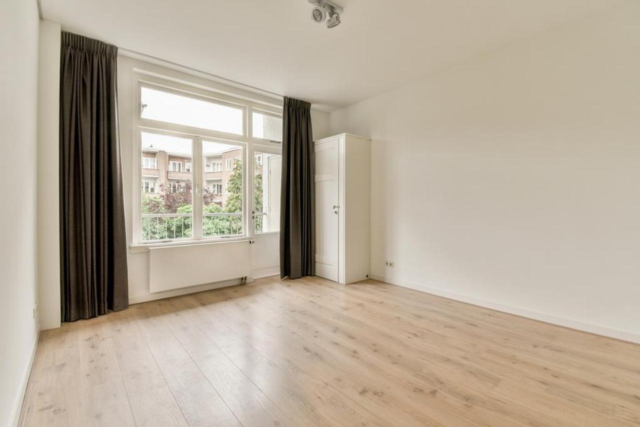 111 m² Apartment with Wide Balcony in Oud-Zuid - Image 4
