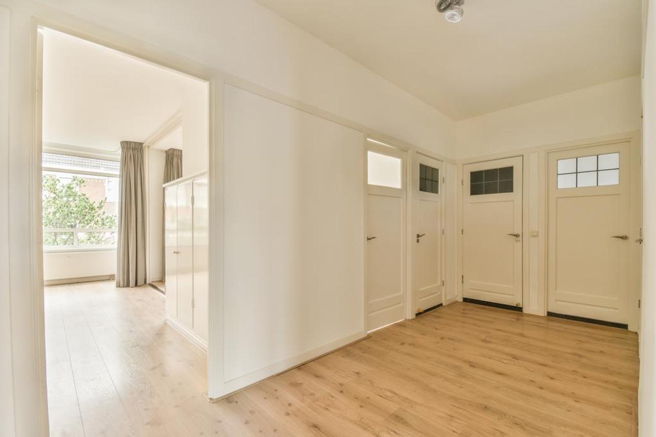 111 m² Apartment with Wide Balcony in Oud-Zuid - Image 5