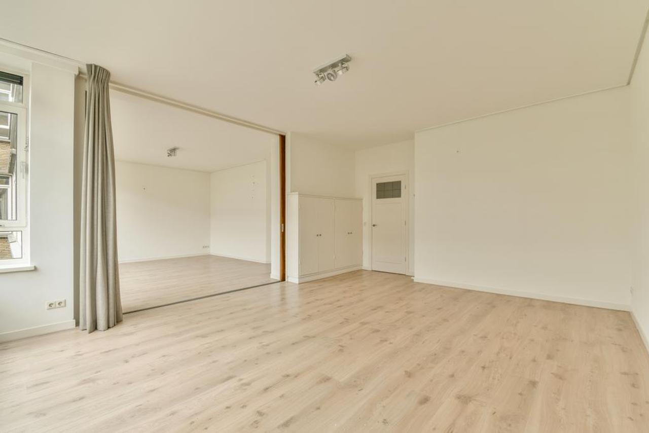 111 m² Apartment with Wide Balcony in Oud-Zuid - Image 7