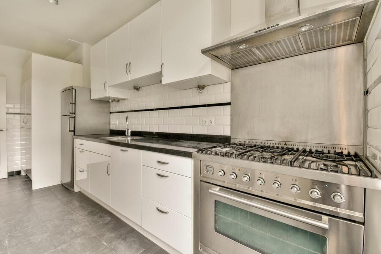111 m² Apartment with Wide Balcony in Oud-Zuid - Image 10