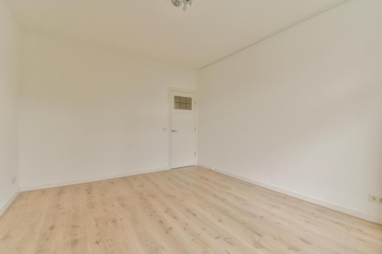 111 m² Apartment with Wide Balcony in Oud-Zuid - Image 11