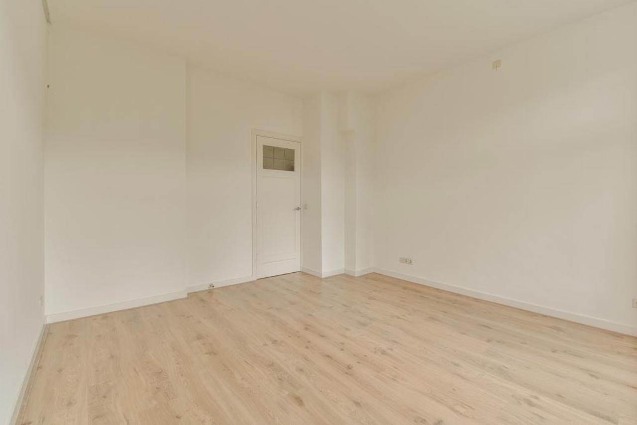 111 m² Apartment with Wide Balcony in Oud-Zuid - Image 16