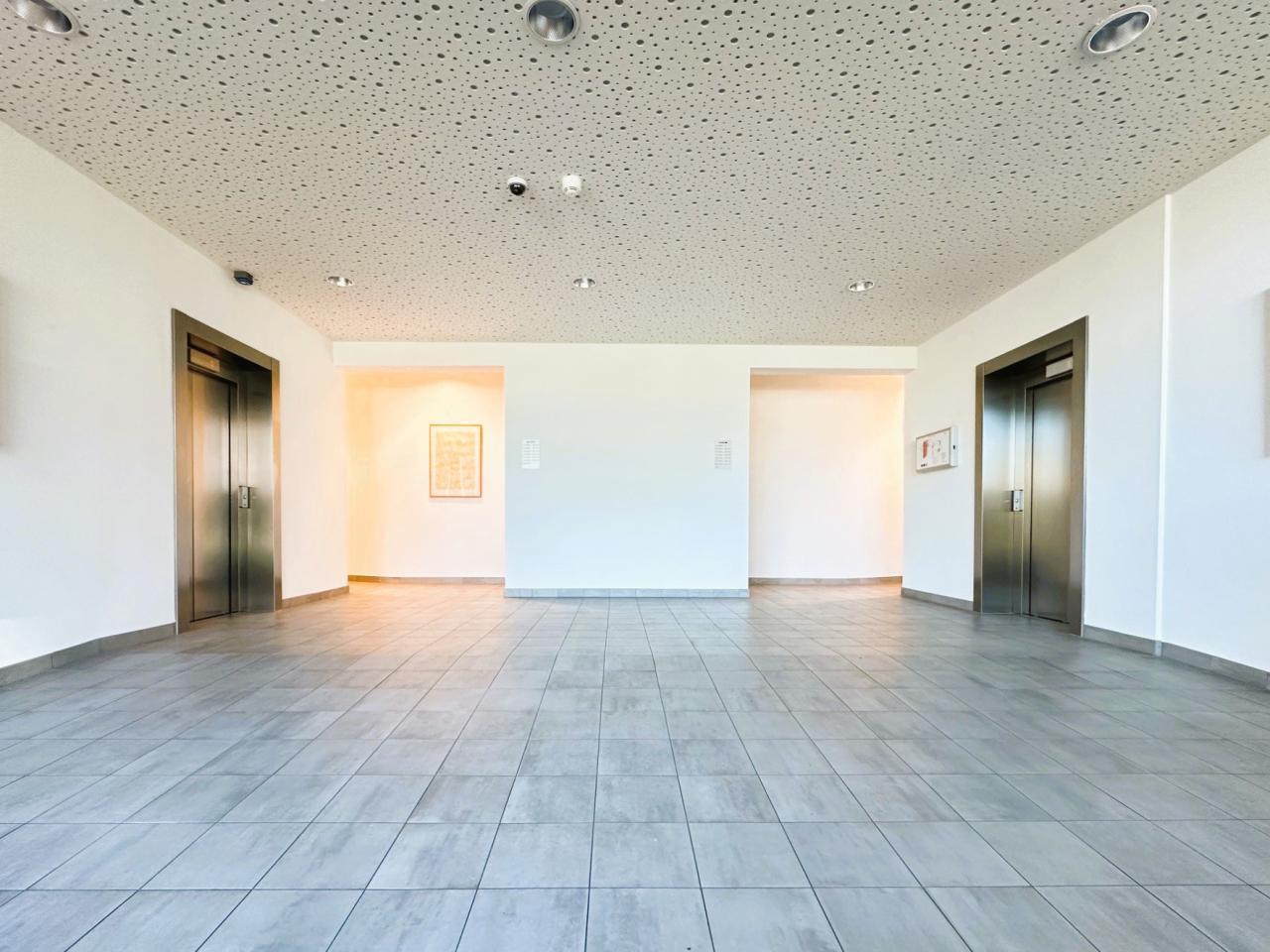 80 m² apartment with three terraces - Image 2
