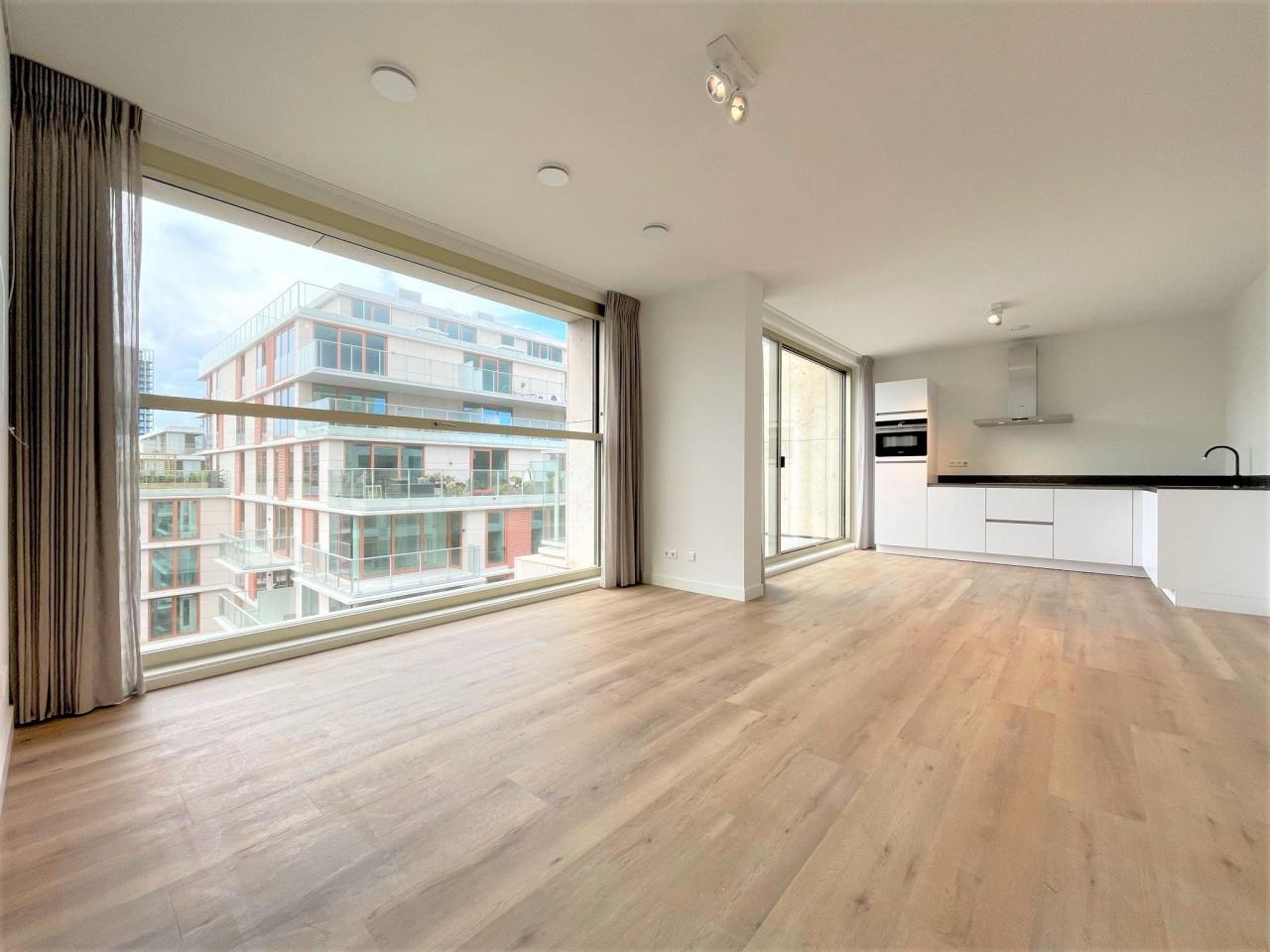 80 m² apartment with three terraces - Image 3