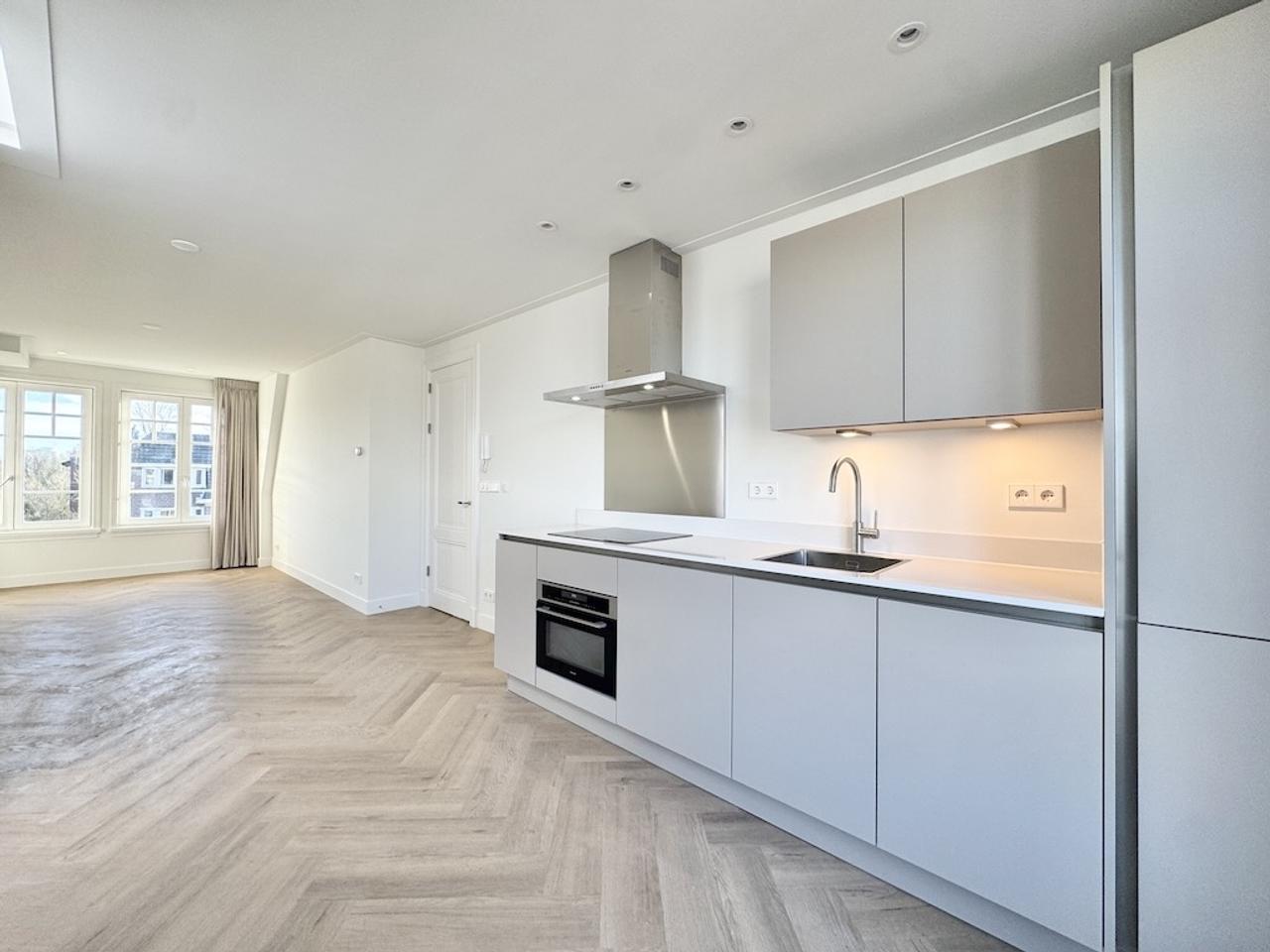77 m² with large roof terrace on Overtoom - Image 1