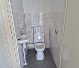 Available now: 2-room apartment in Kralingen - Image 8