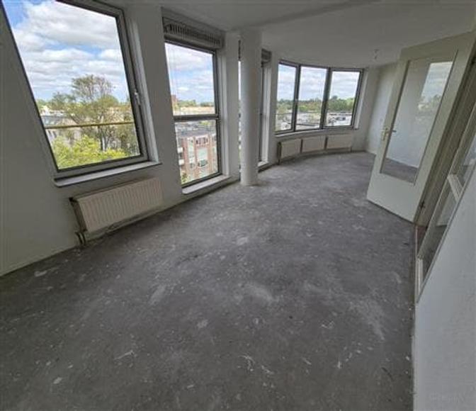 Available immediately: 2-room apartment on 6th floor - Image 2