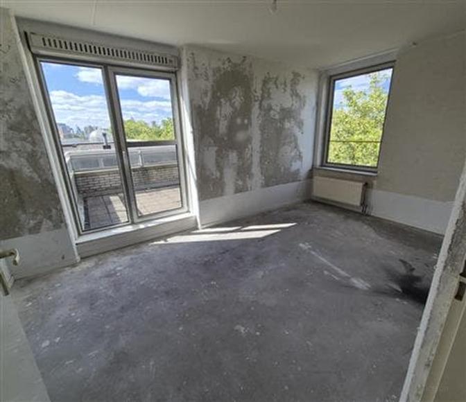 Available immediately: 2-room apartment on 6th floor - Image 3
