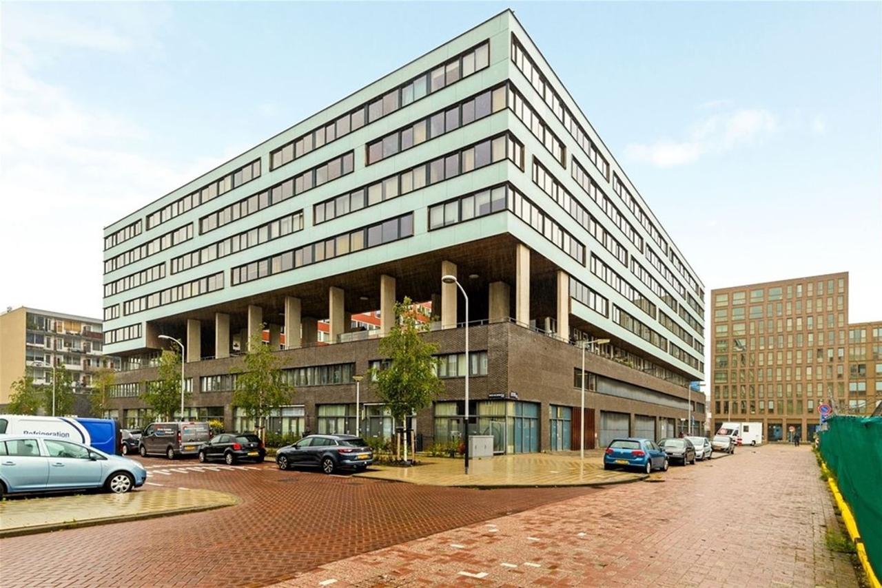 116 m² apartment with 4 bedrooms - Image 1