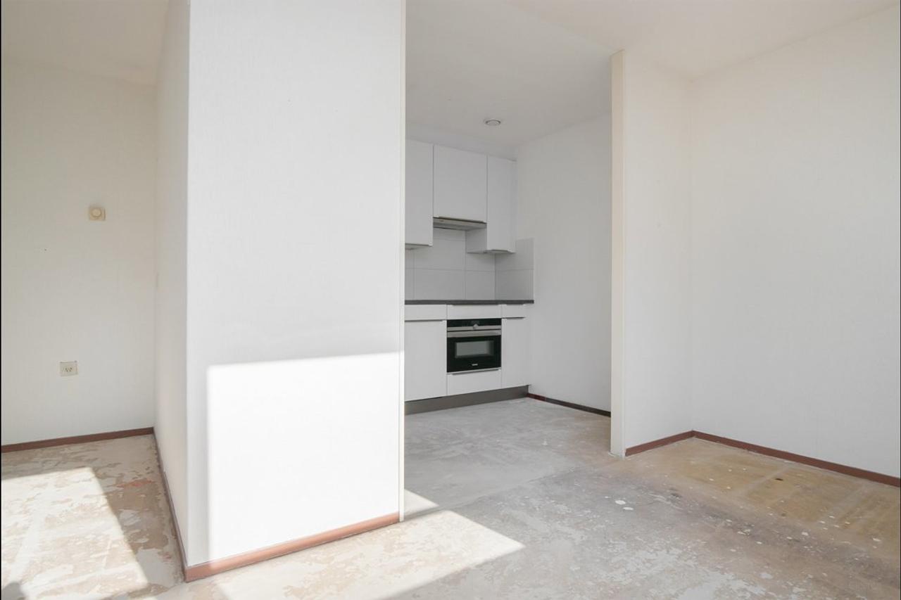 81 m² rental apartment with loggia in De Esch - Image 3