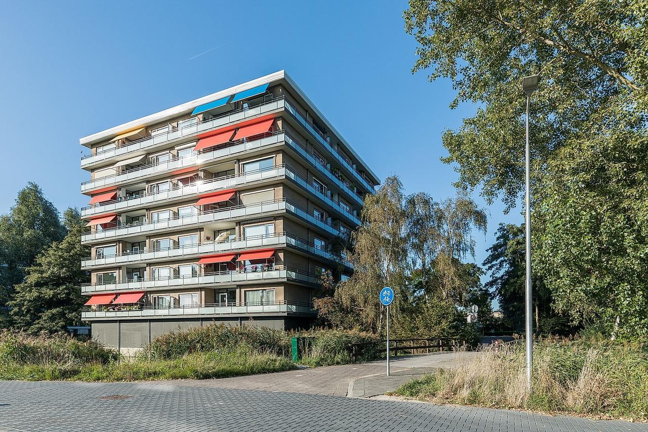 96 m² appartement met balkon in Amstelveen - Afbeelding 1