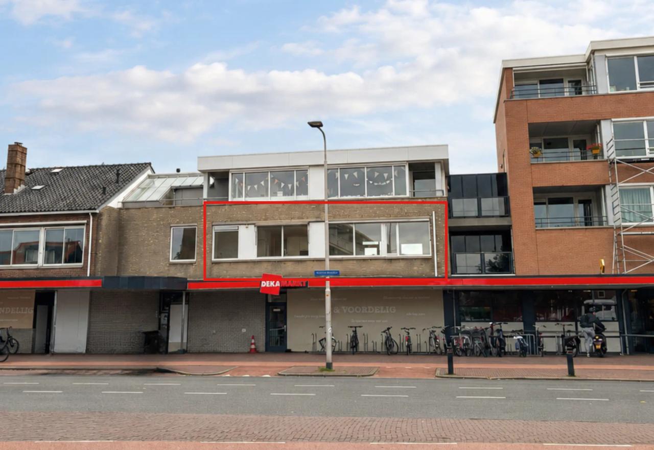 98 m² apartment with two balconies - Image 1