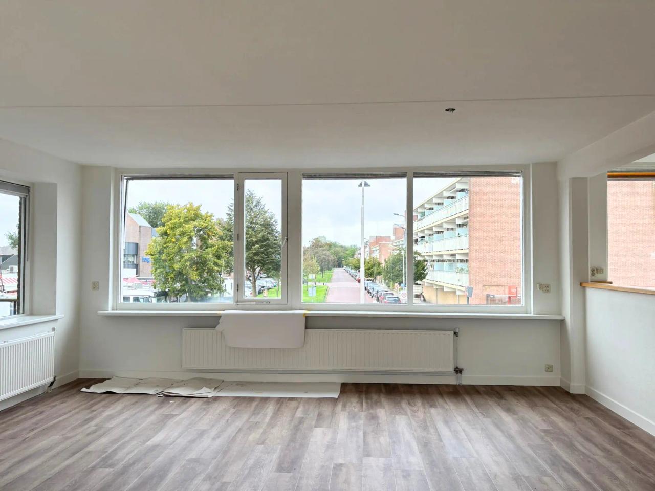 98 m² apartment with two balconies - Image 2