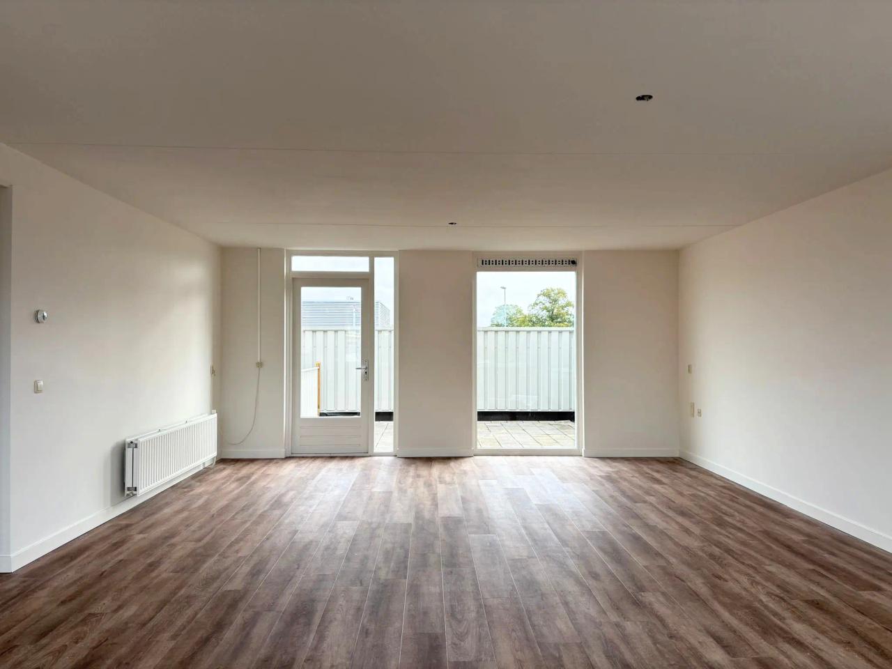 98 m² apartment with two balconies - Image 3