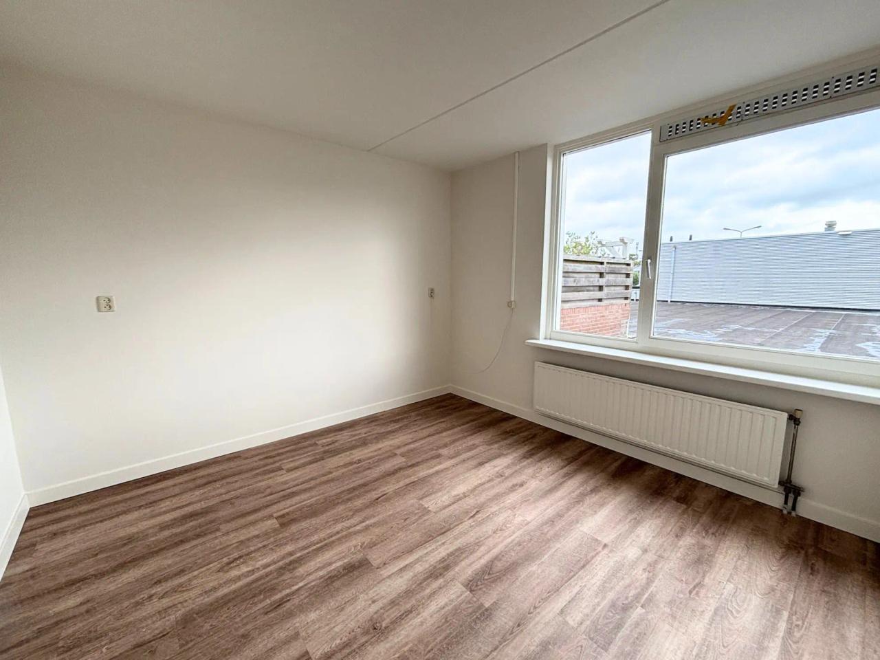 98 m² apartment with two balconies - Image 6