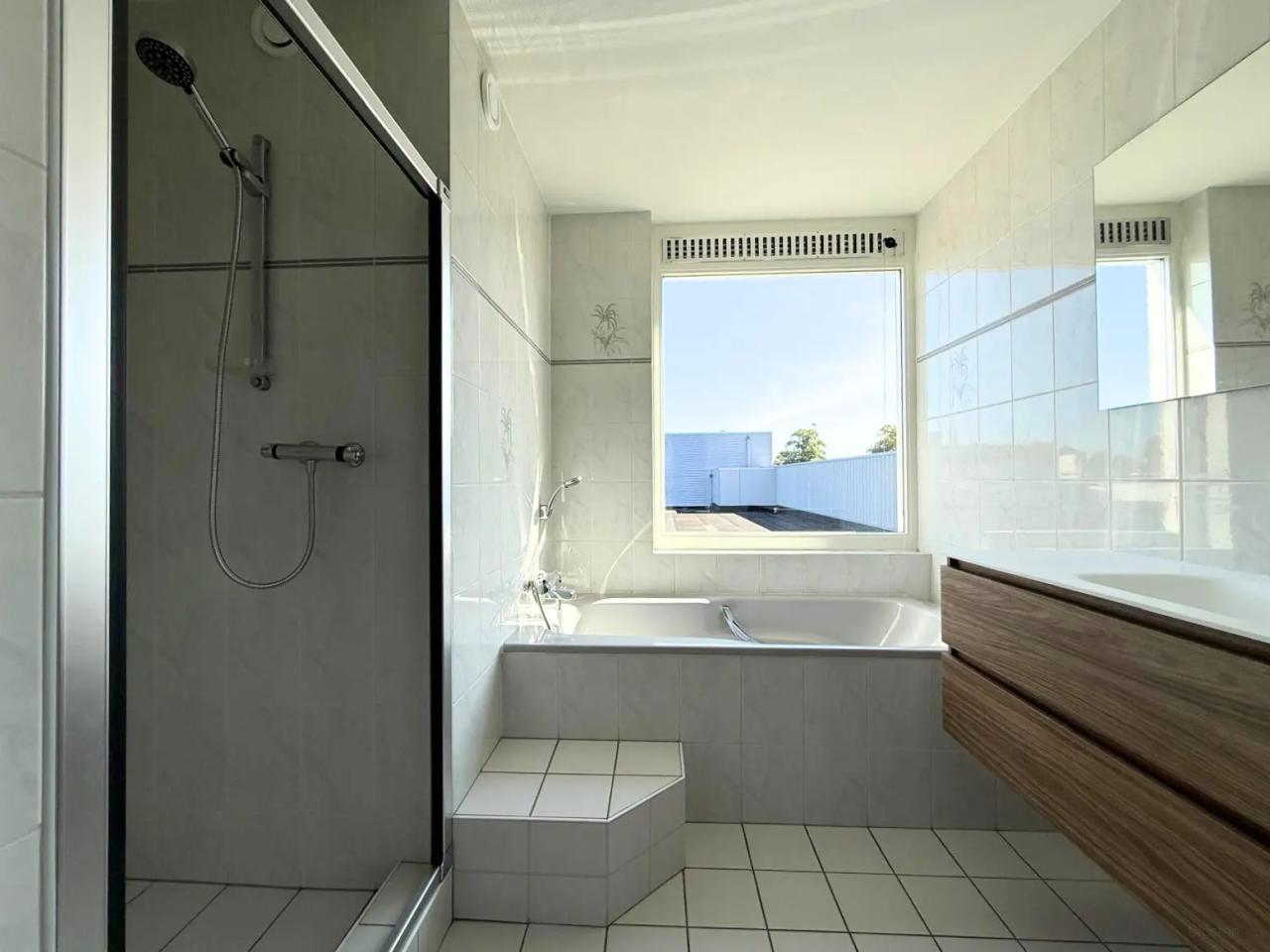 98 m² apartment with two balconies - Image 7