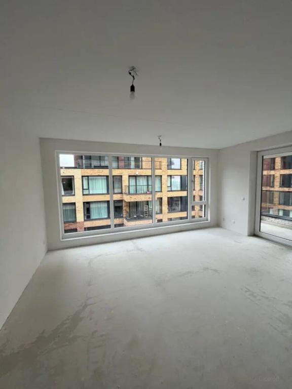 7th-Floor Apartment with Balcony - Image 4