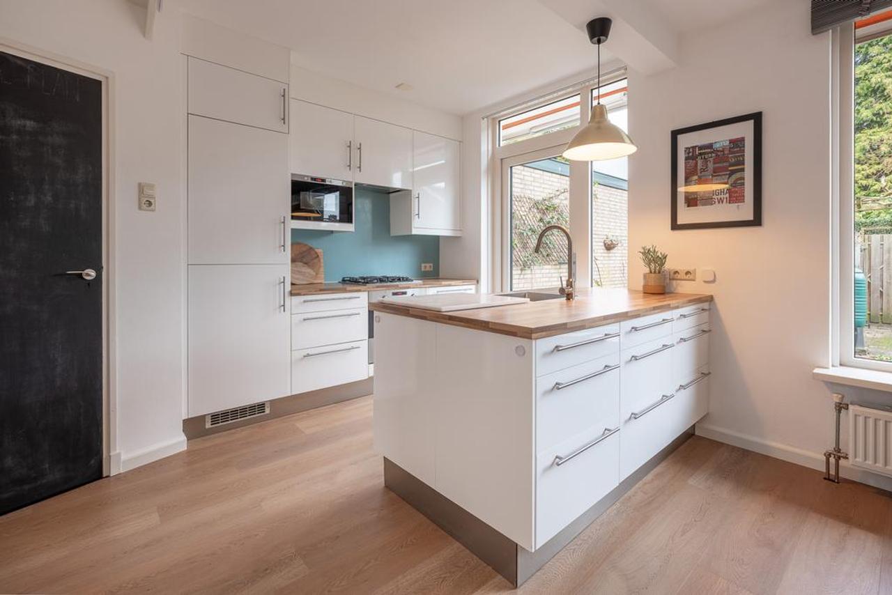 4-Bedroom Mid-Terrace House with Garden in Baarn - Image 4