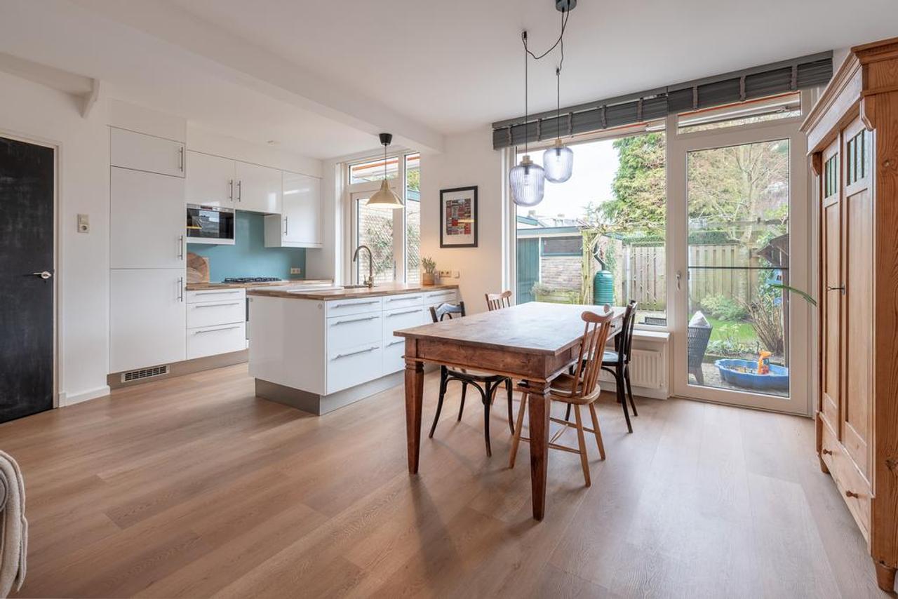 4-Bedroom Mid-Terrace House with Garden in Baarn - Image 5