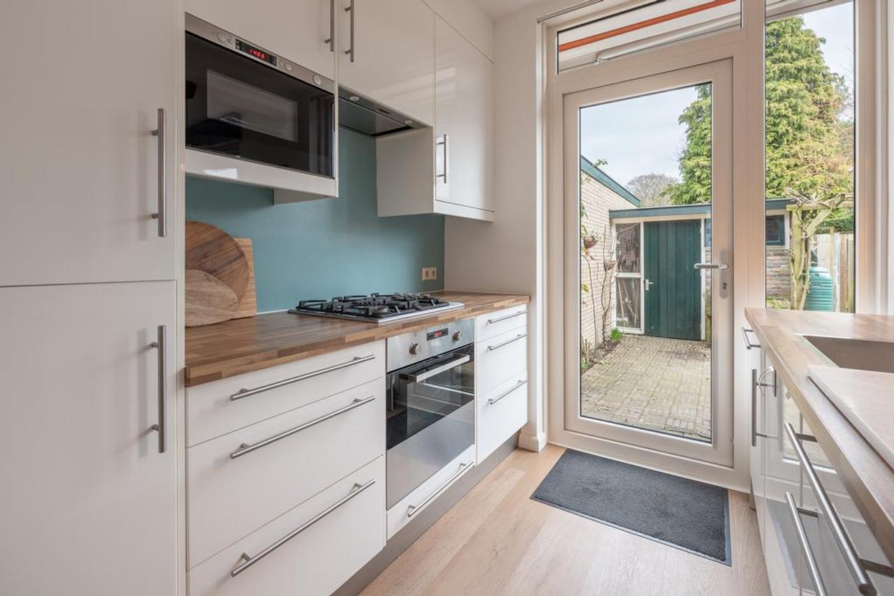 4-Bedroom Mid-Terrace House with Garden in Baarn - Image 9