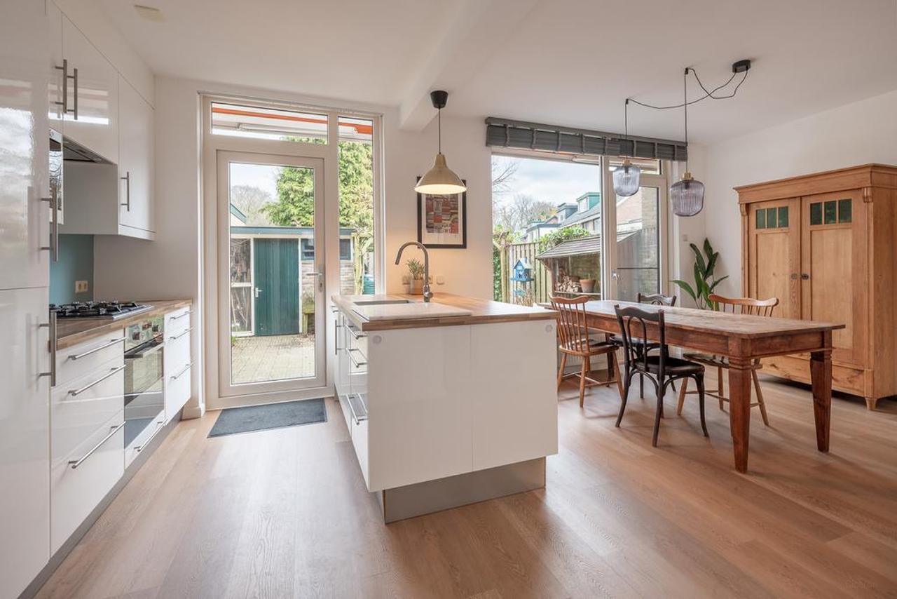 4-Bedroom Mid-Terrace House with Garden in Baarn - Image 10