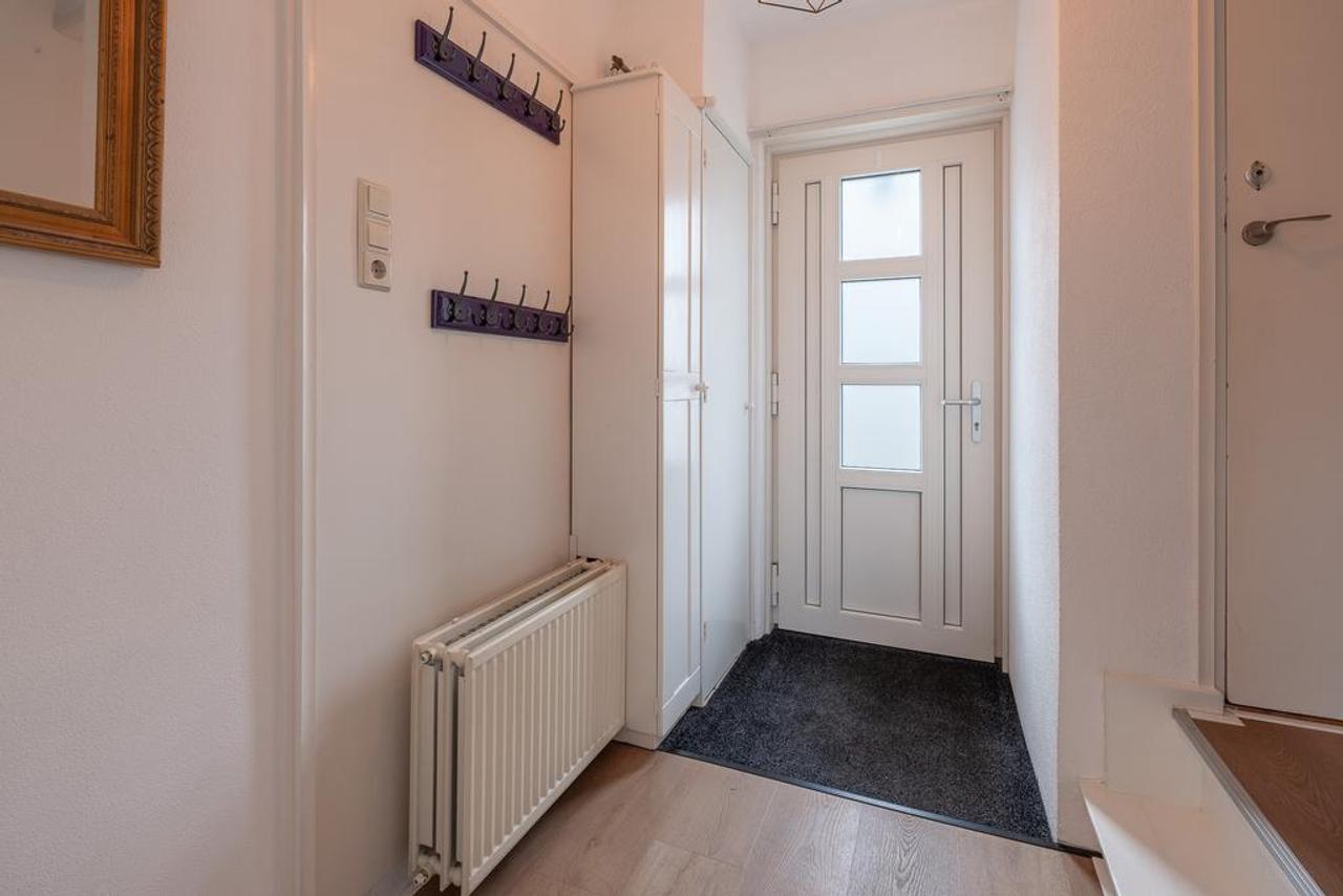 4-Bedroom Mid-Terrace House with Garden in Baarn - Image 11