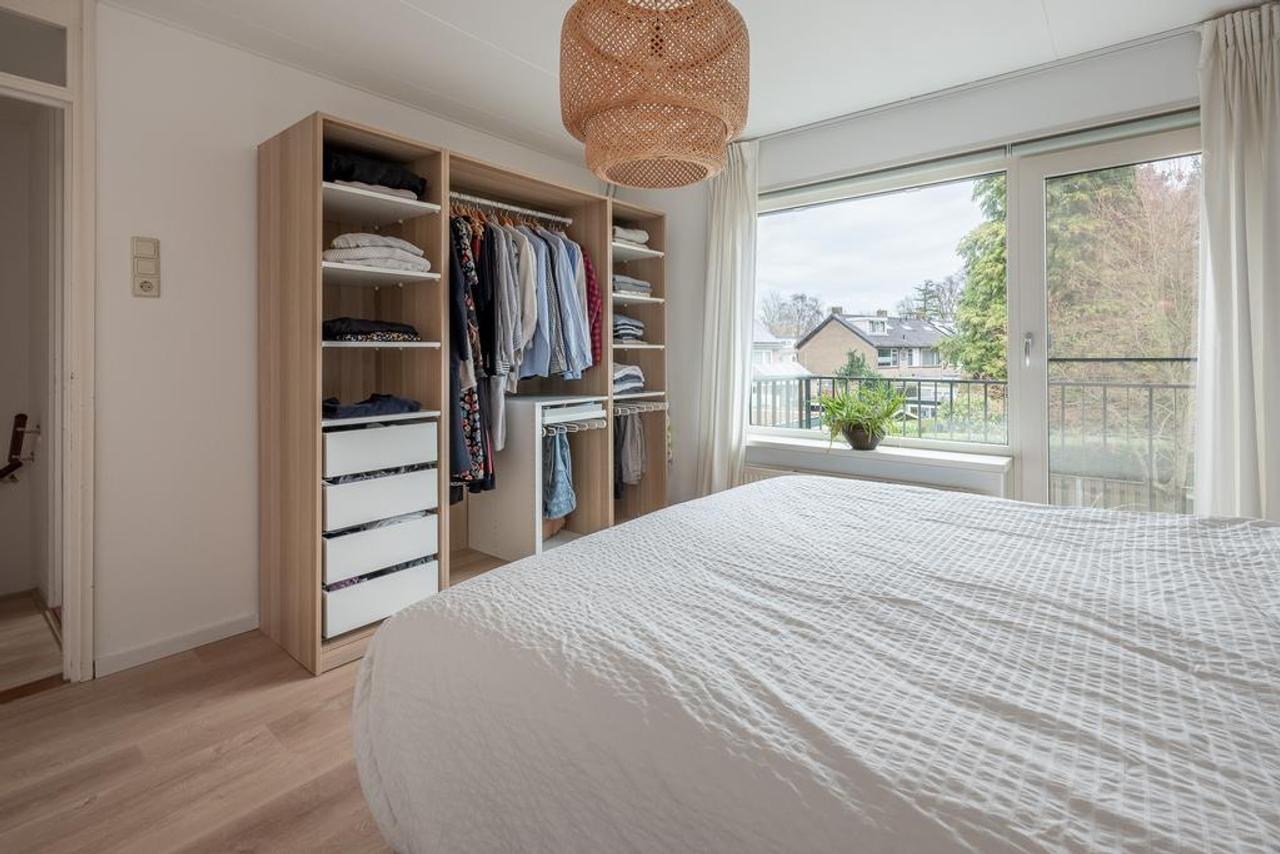 4-Bedroom Mid-Terrace House with Garden in Baarn - Image 15