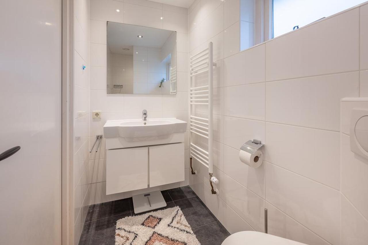4-Bedroom Mid-Terrace House with Garden in Baarn - Image 19