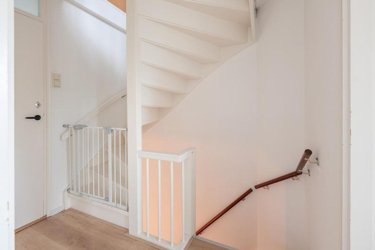 4-Bedroom Mid-Terrace House with Garden in Baarn - Image 21