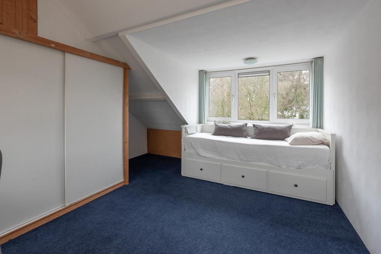 4-Bedroom Mid-Terrace House with Garden in Baarn - Image 22