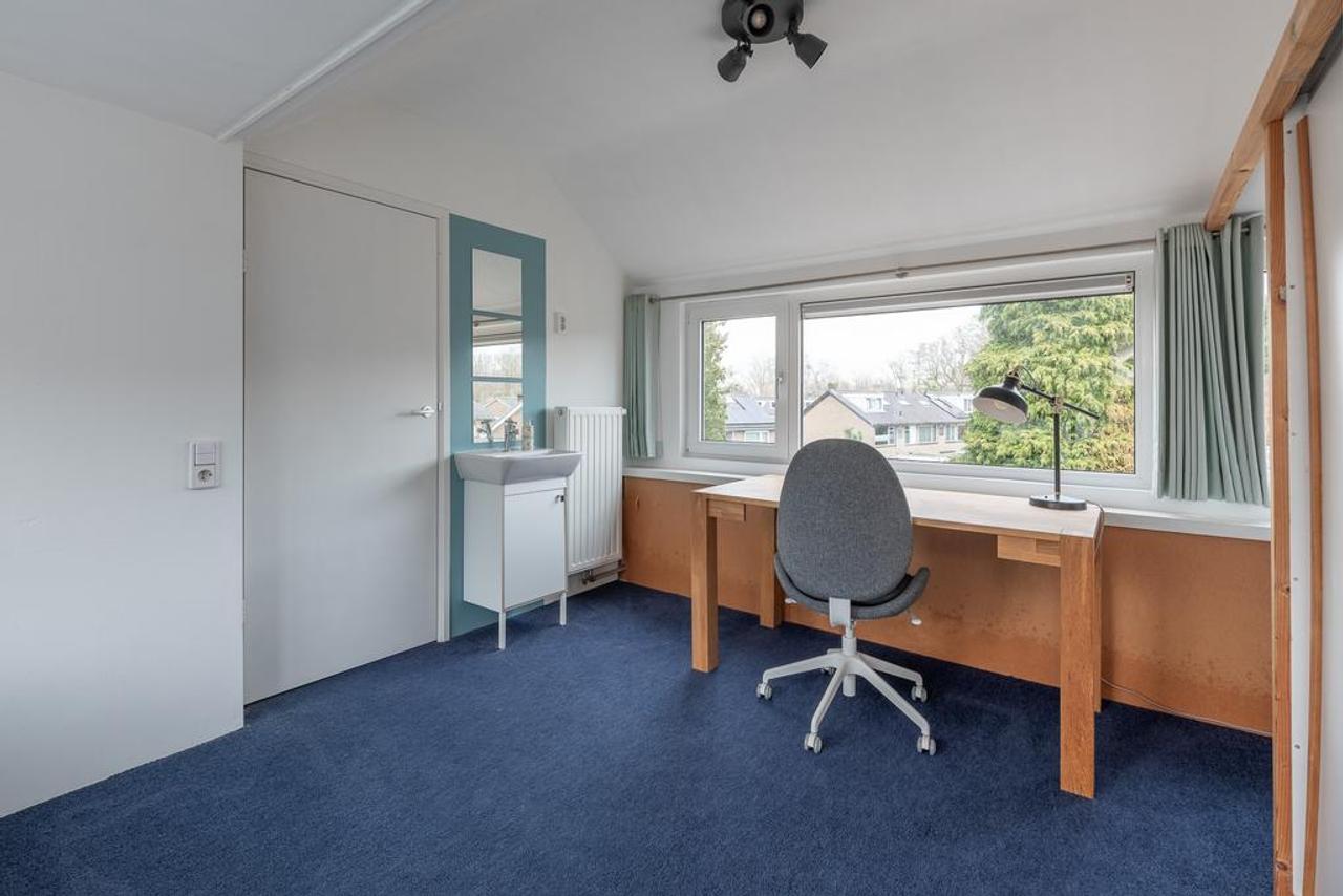 4-Bedroom Mid-Terrace House with Garden in Baarn - Image 23