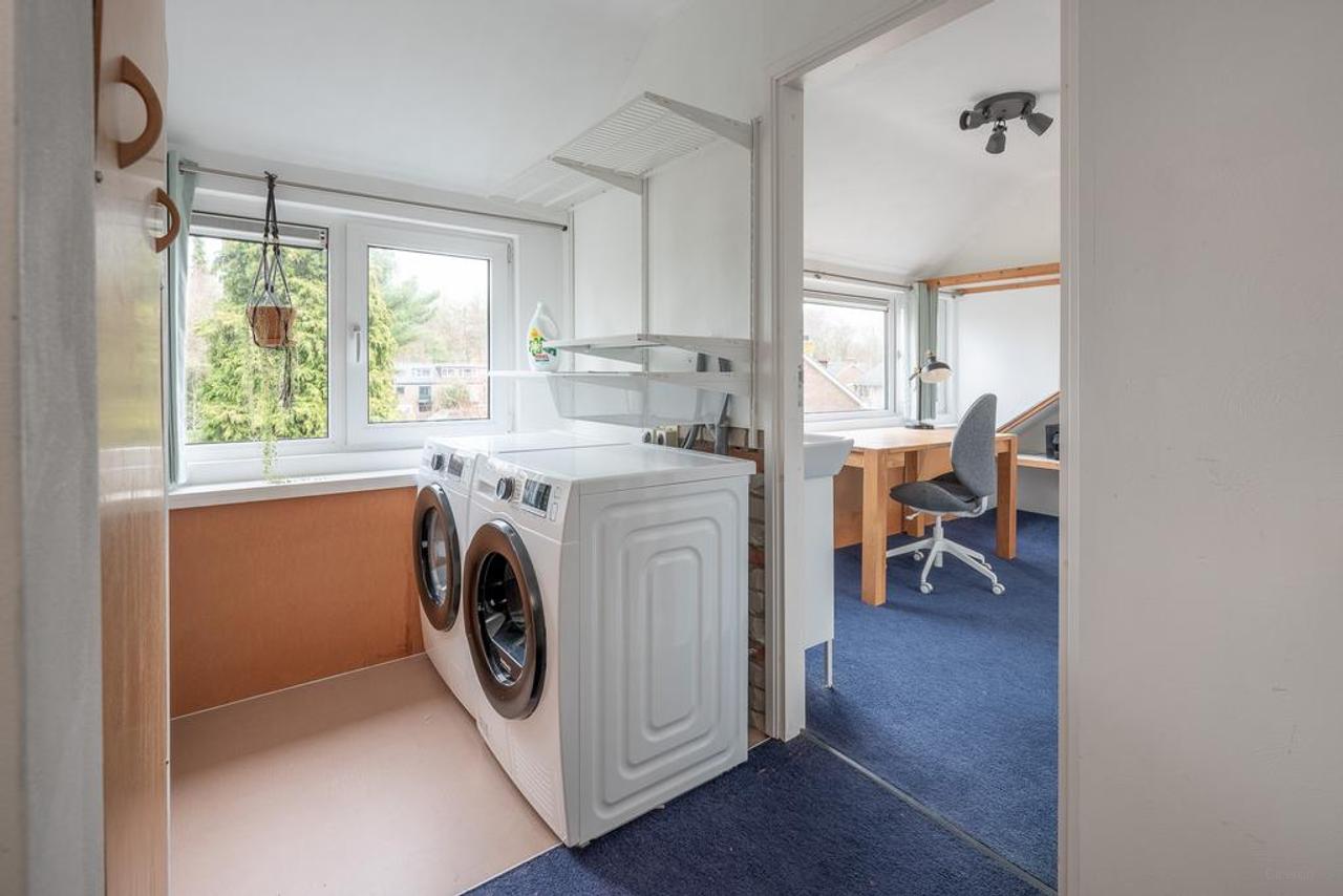4-Bedroom Mid-Terrace House with Garden in Baarn - Image 25