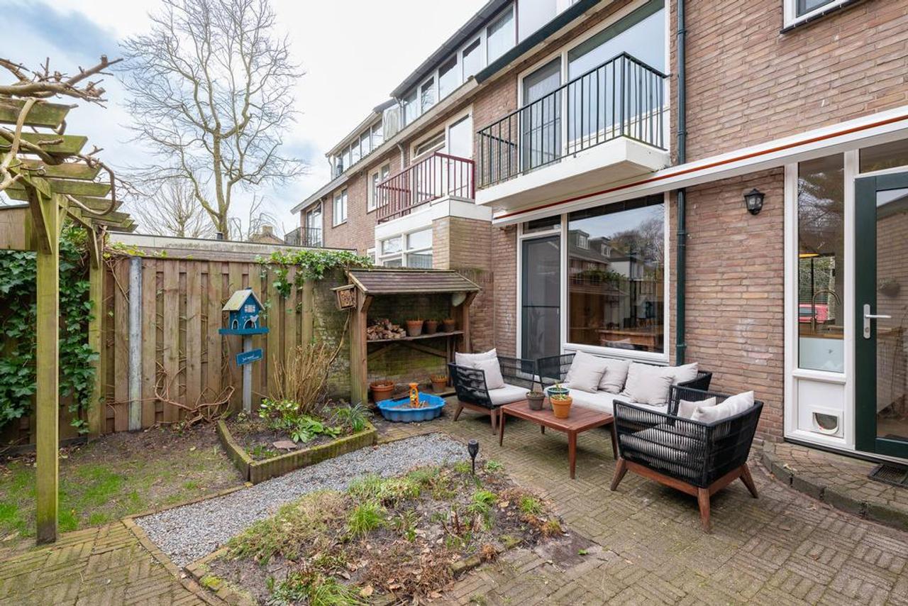 4-Bedroom Mid-Terrace House with Garden in Baarn - Image 27