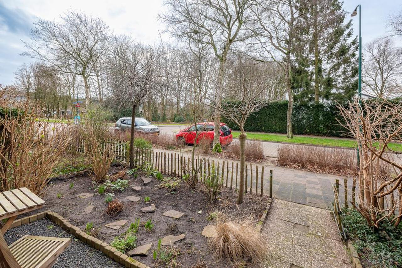4-Bedroom Mid-Terrace House with Garden in Baarn - Image 29