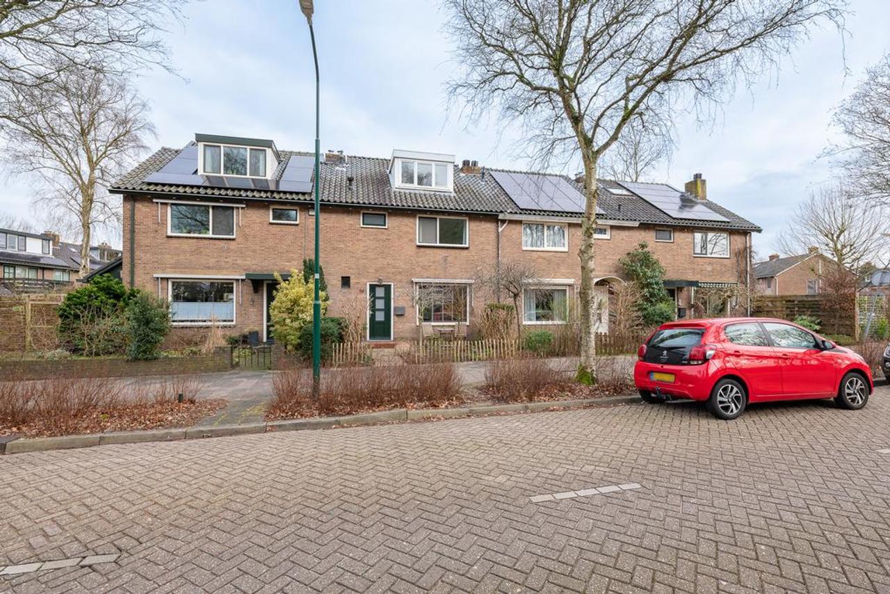 4-Bedroom Mid-Terrace House with Garden in Baarn - Image 31