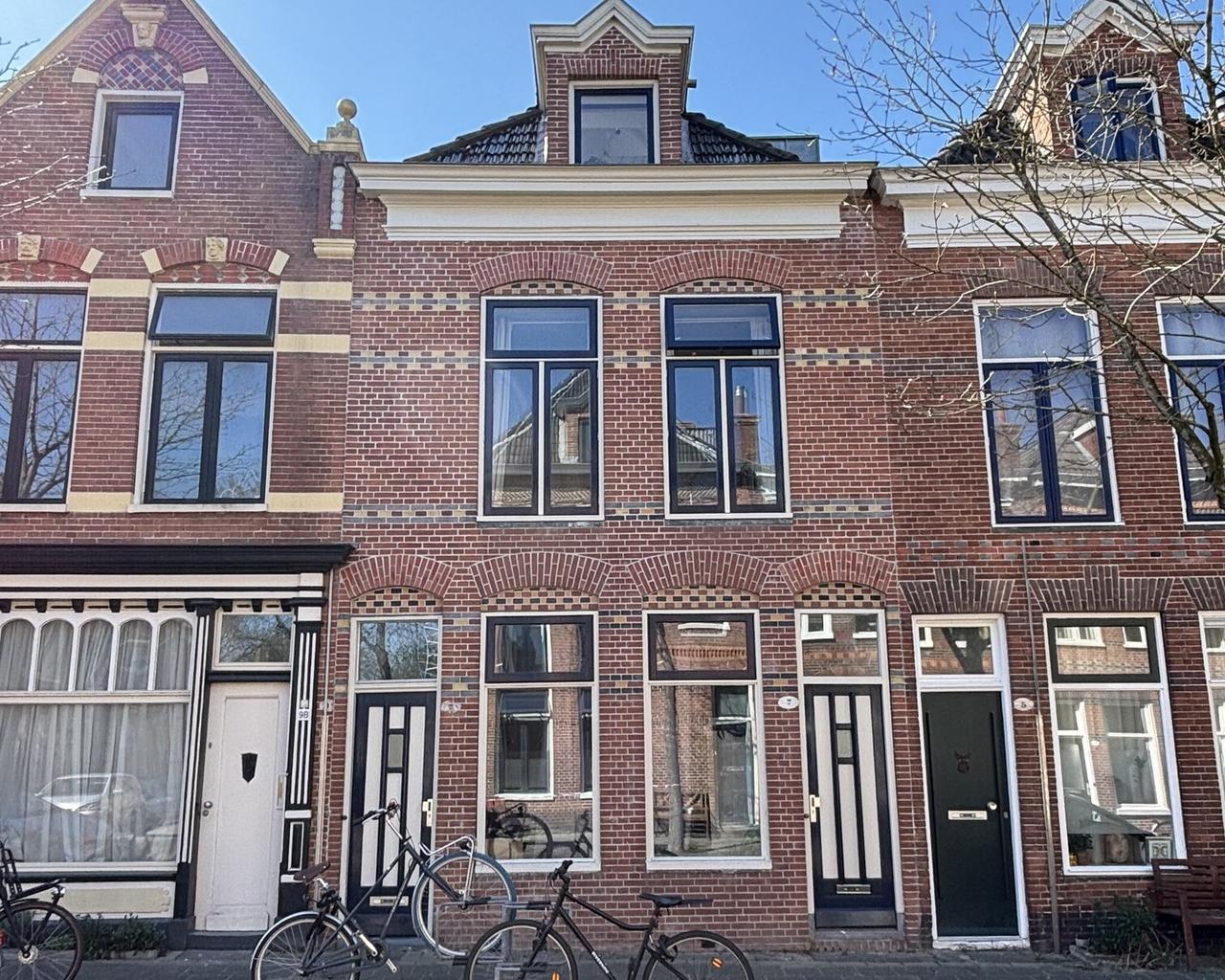 Studio with private kitchen in Oosterpoort - Image 1