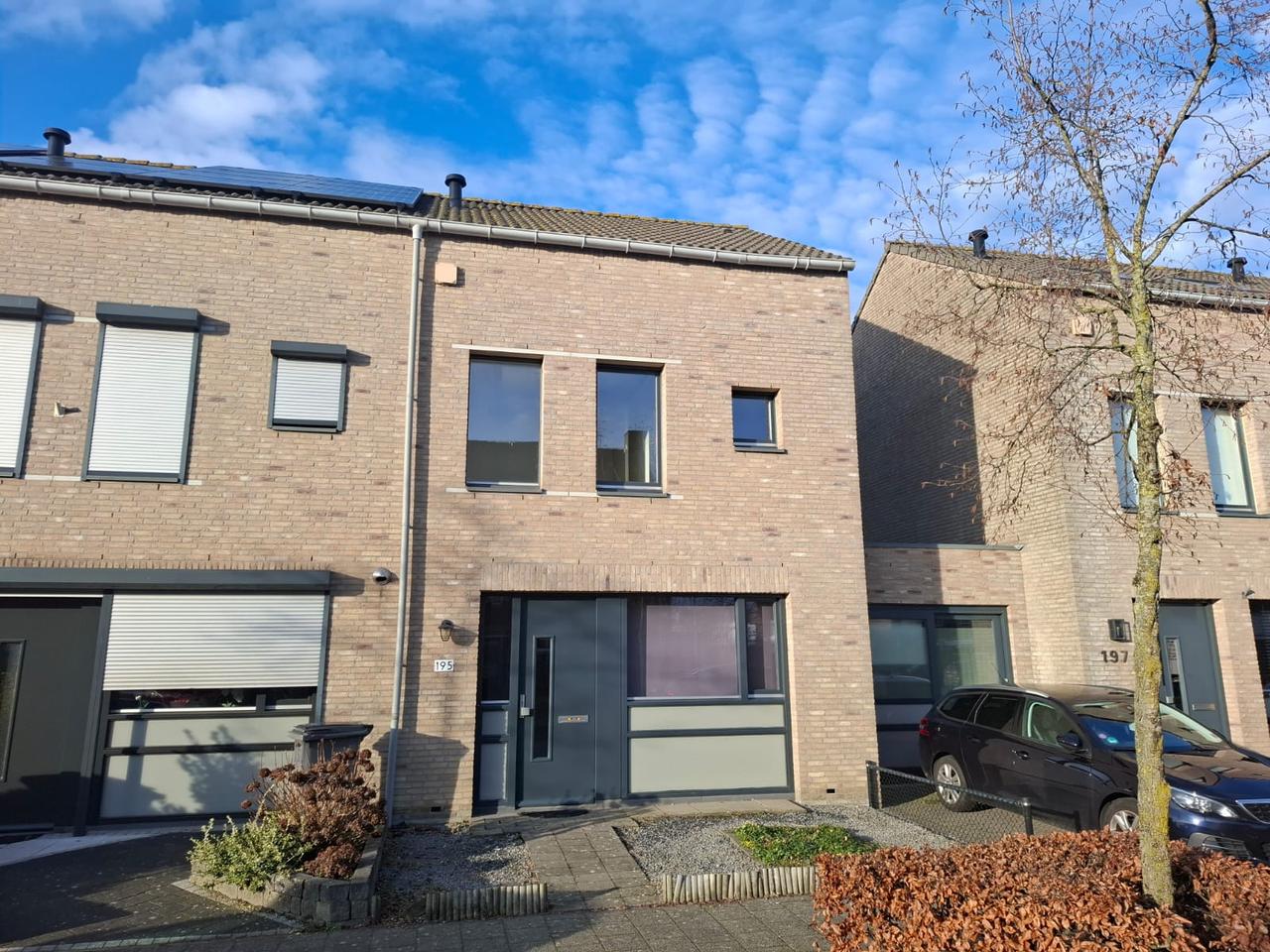 121 m² family home with heat pump - Image 1