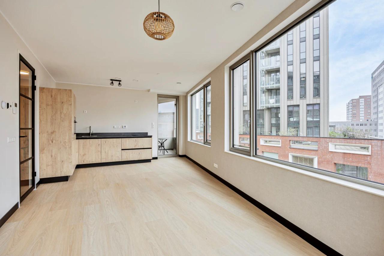A+ apartment with balcony and parking - Image 4