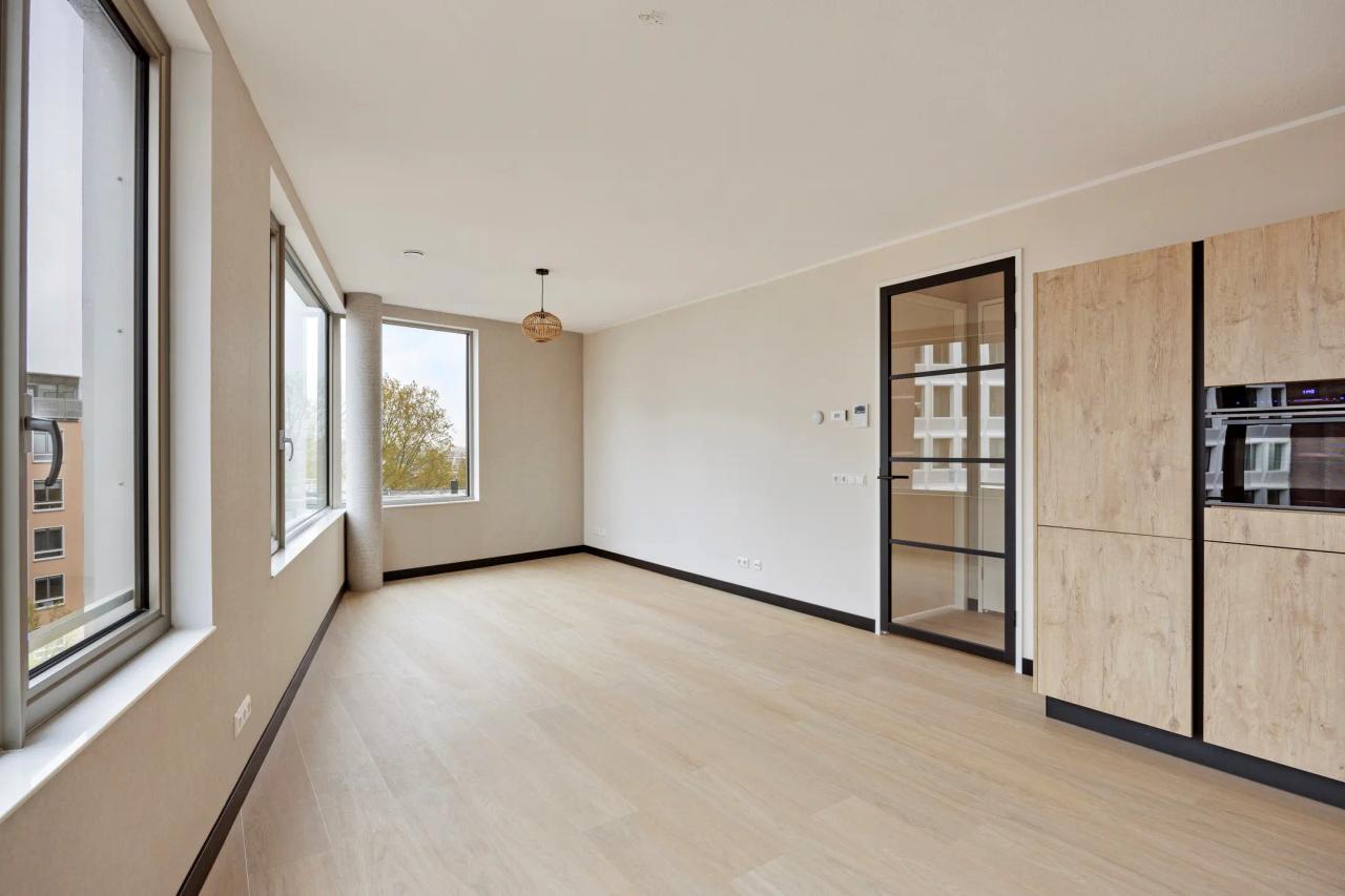 A+ apartment with balcony and parking - Image 6
