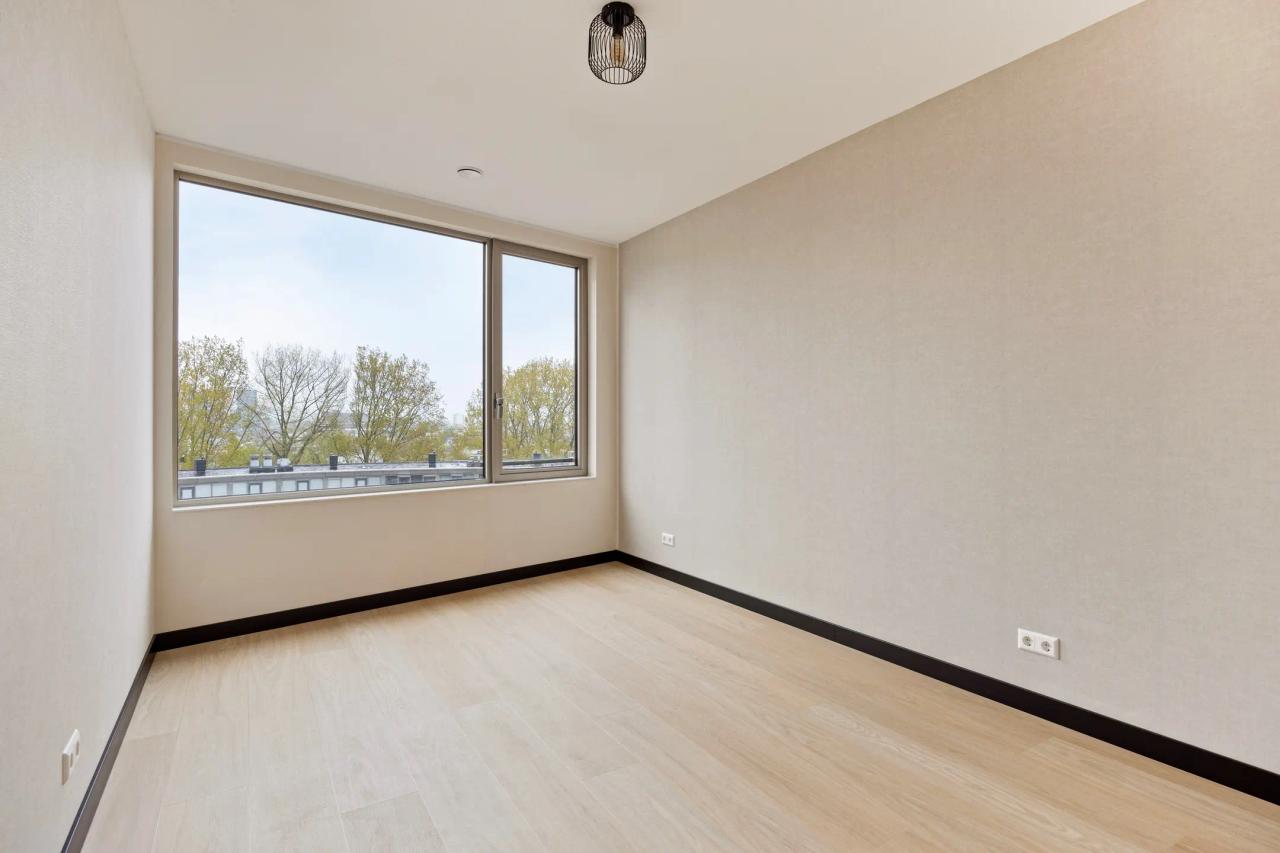 A+ apartment with balcony and parking - Image 13