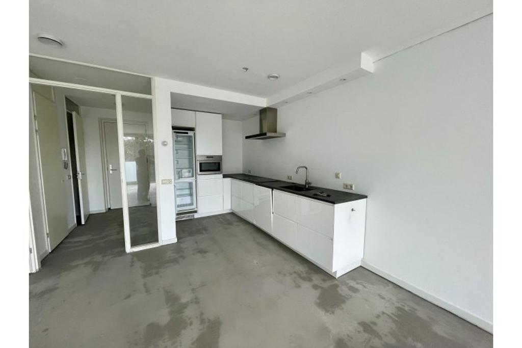 3-room apartment with loggia and parking - Image 1