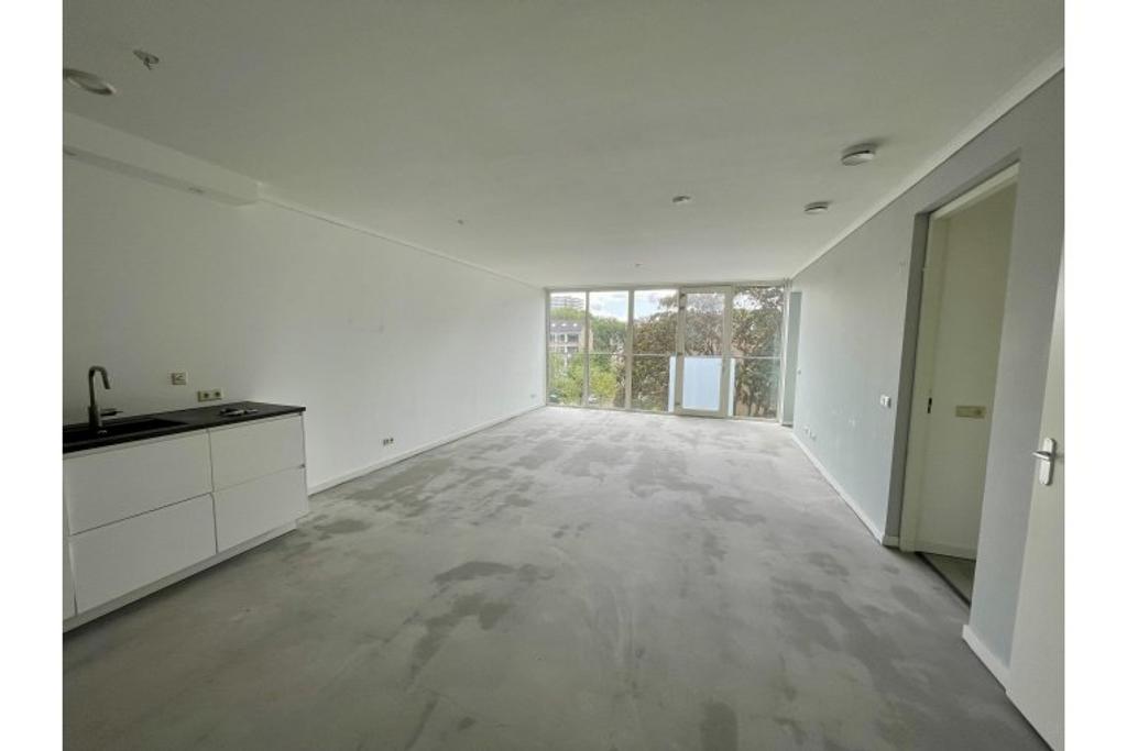 3-room apartment with loggia and parking - Image 2