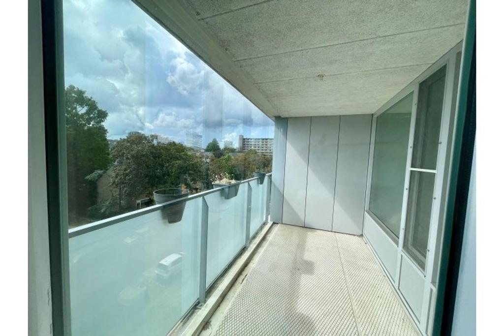 3-room apartment with loggia and parking - Image 3
