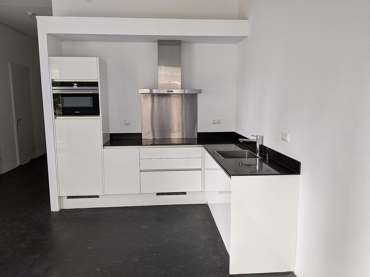 Bright 2-bedroom apartment with balcony in Strijp-S - Image 2