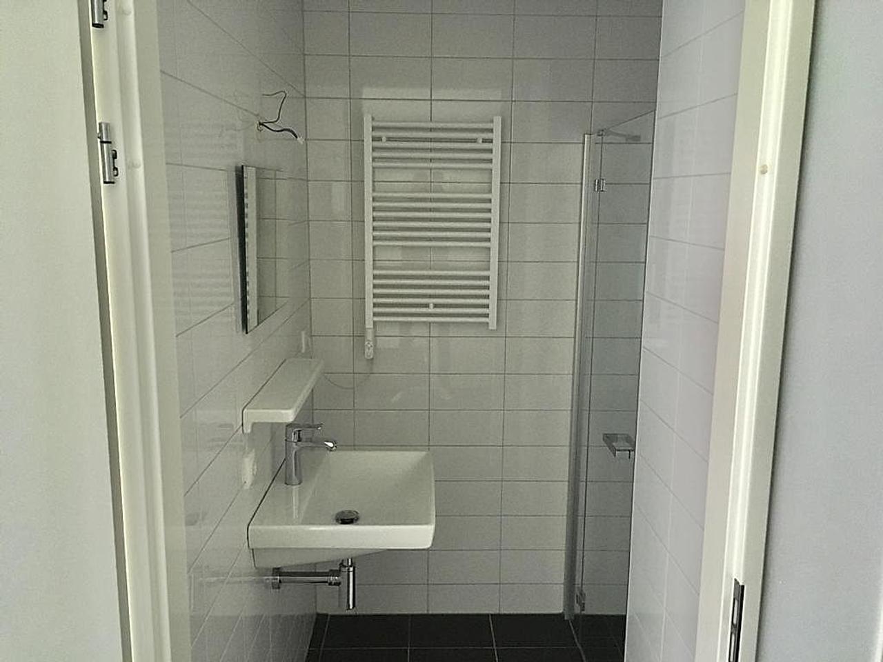 Bright 2-bedroom apartment with balcony in Strijp-S - Image 4