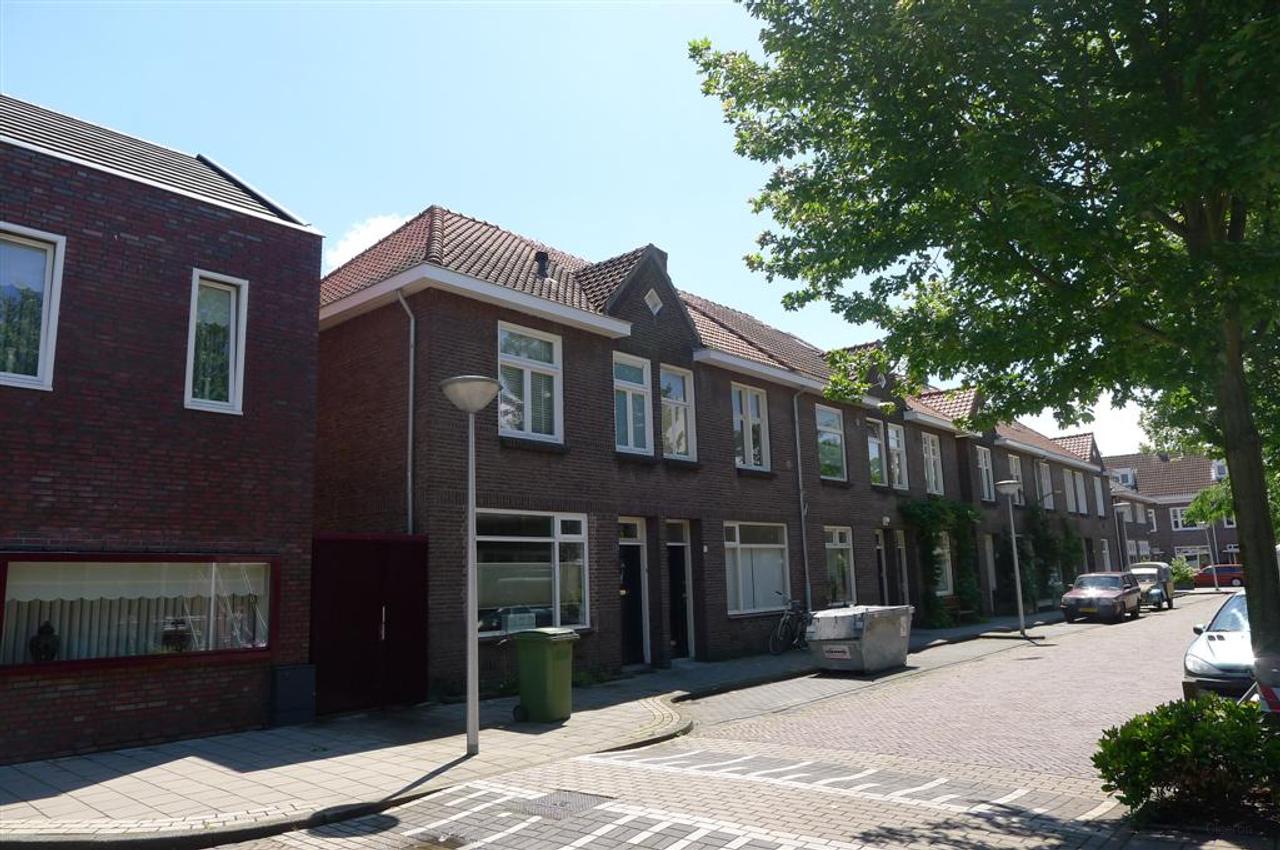 Family home with garden in Lakerlopen - Image 1