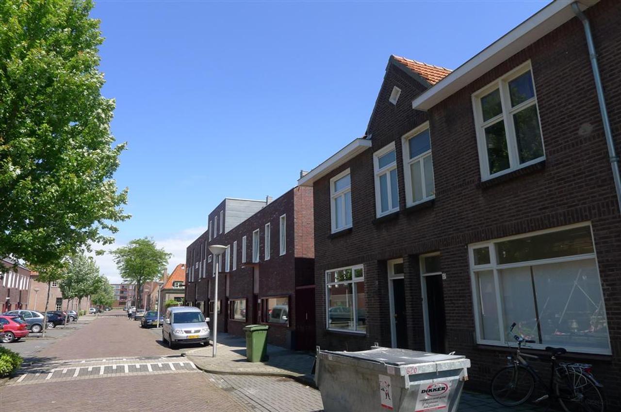 Family home with garden in Lakerlopen - Image 2