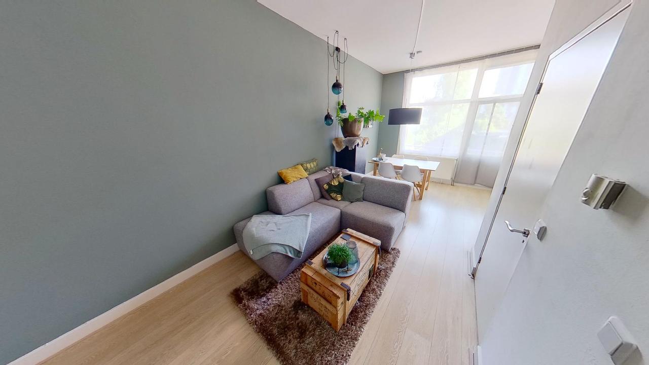 Bright 1-Bedroom Apartment with Balcony - Image 1