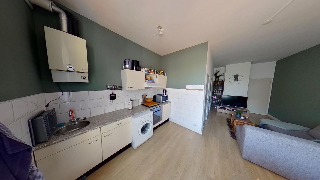 Bright 1-Bedroom Apartment with Balcony - Image 7